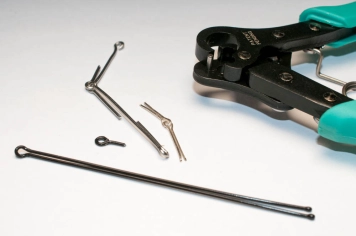 The pliers and the shanks The pliers and the shanks